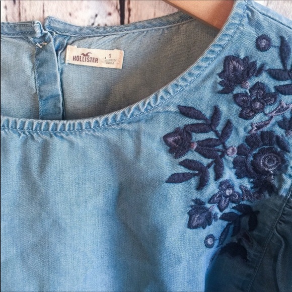Hollister Chambray Crop Top w/ embroidery Sz S - Picture 2 of 5